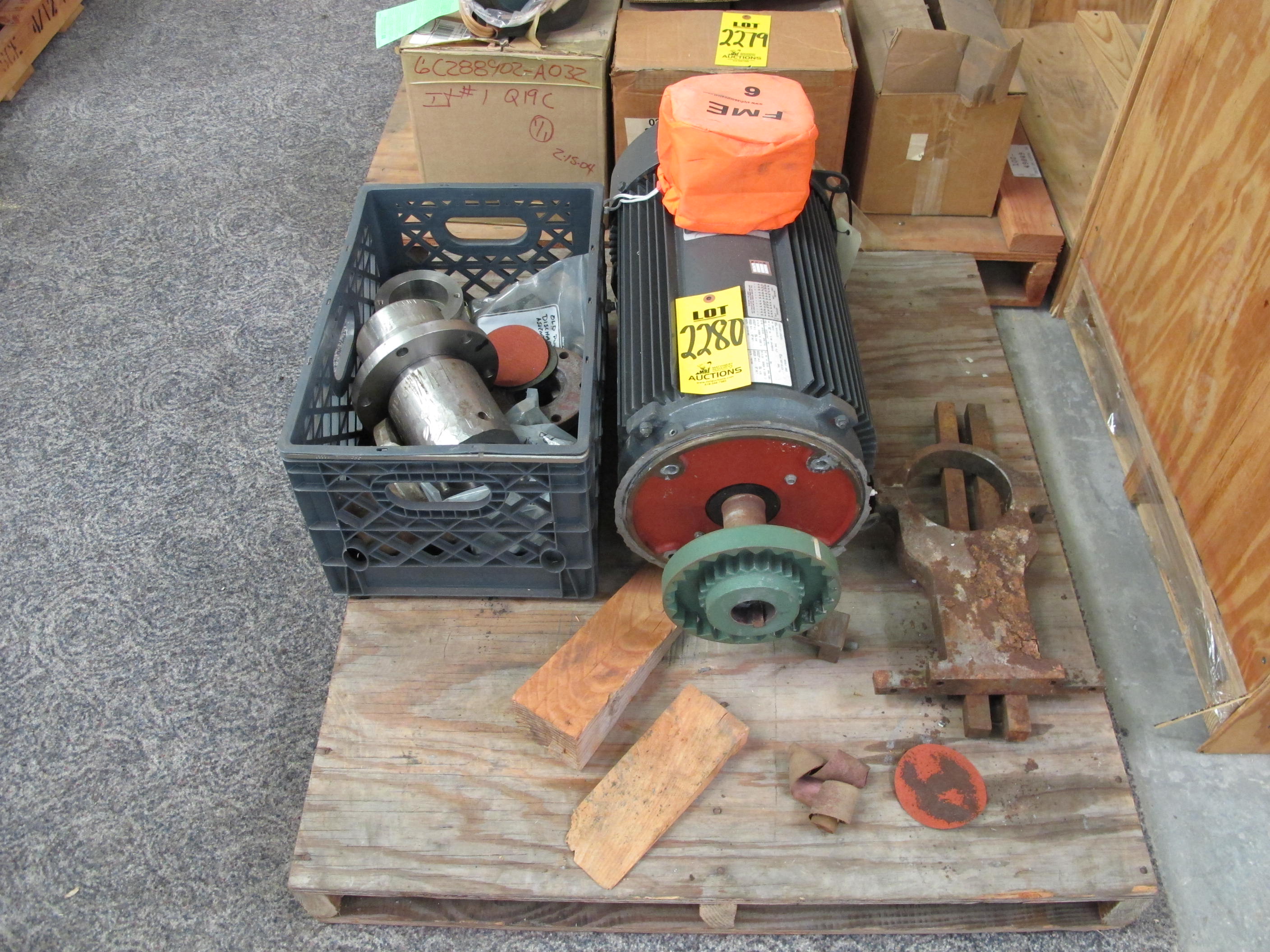 LOT PALLET W/ 25HP MOTOR & COUPLING PARTS (W-44) LOADING & HANDLING FEE $15-